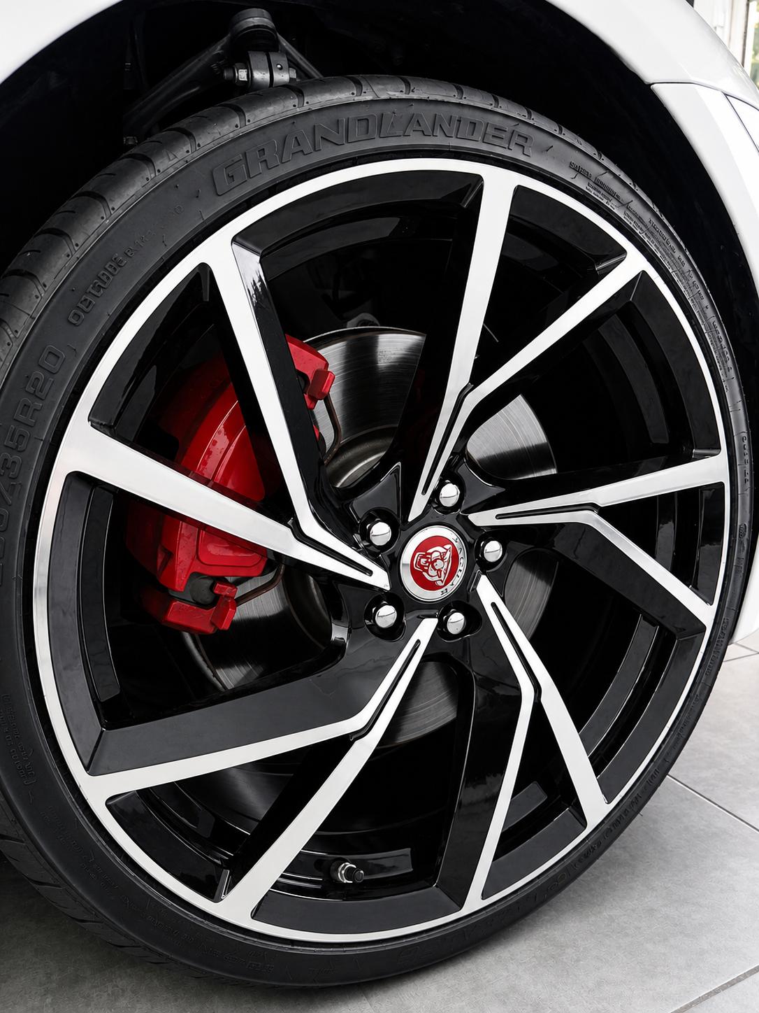 Jaguar XE P300