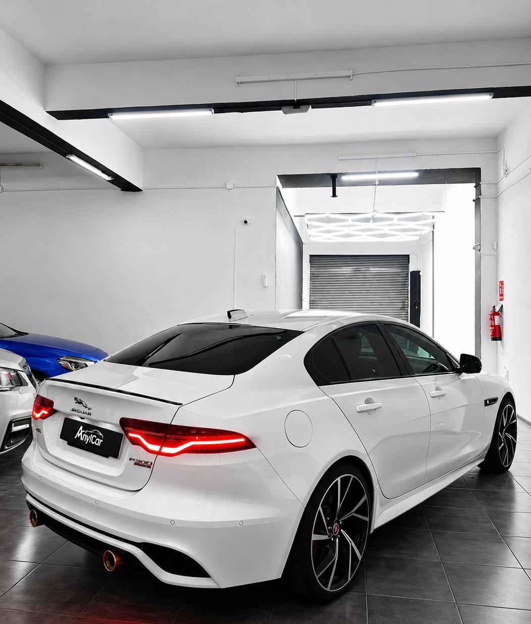 Jaguar XE P300