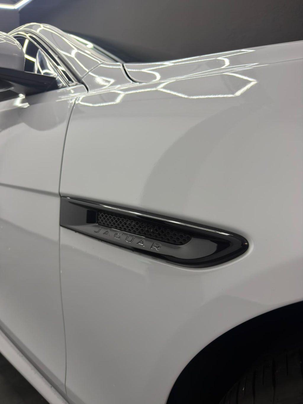 Jaguar XE P300