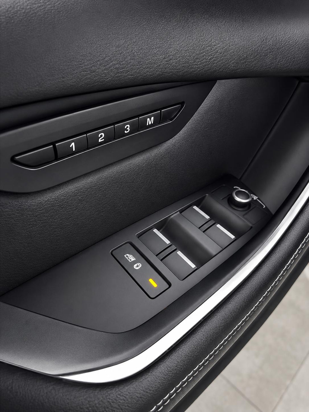 Jaguar XE P300