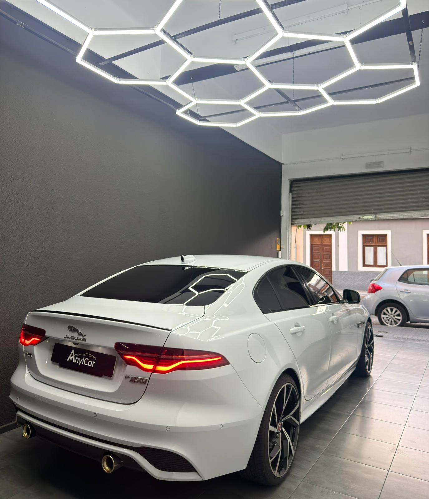 Jaguar XE P300