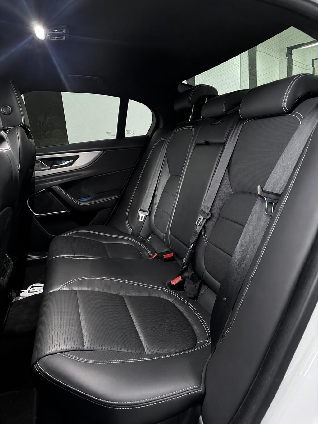 Jaguar XE P300