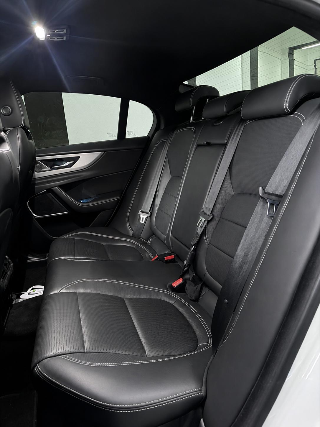 Jaguar XE P300