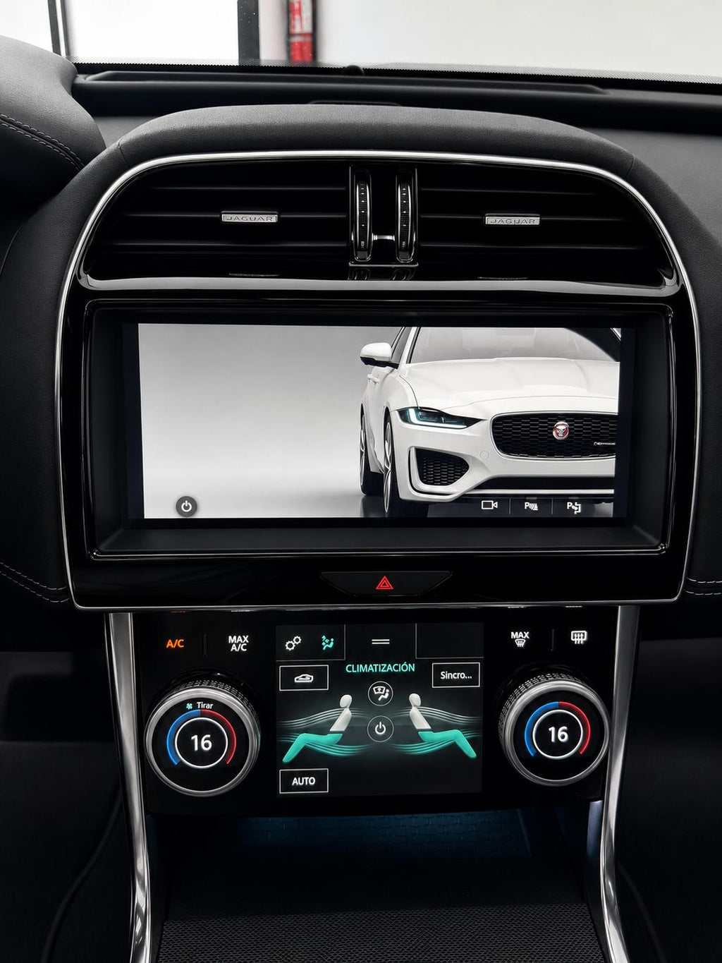 Jaguar XE P300