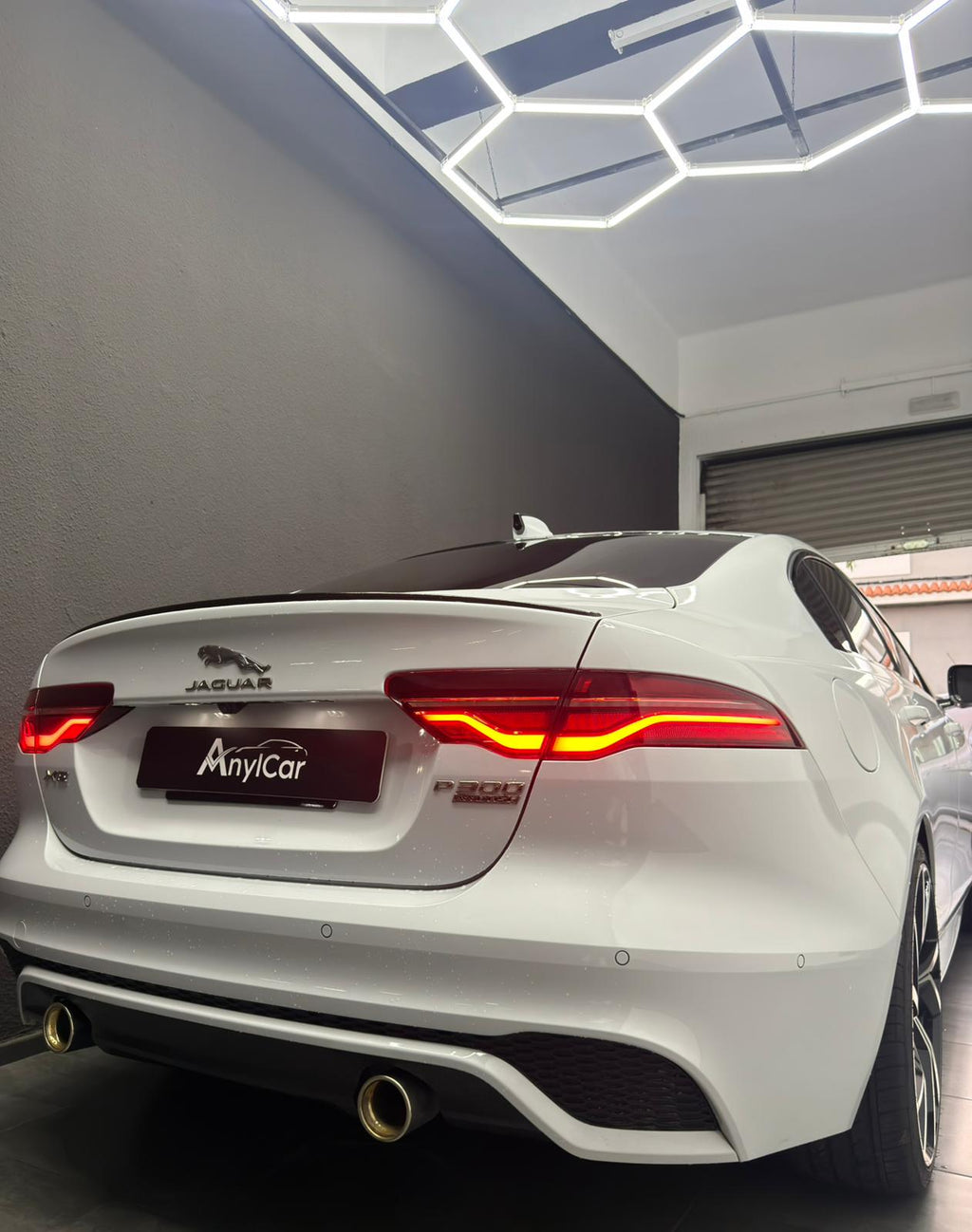 Jaguar XE P300