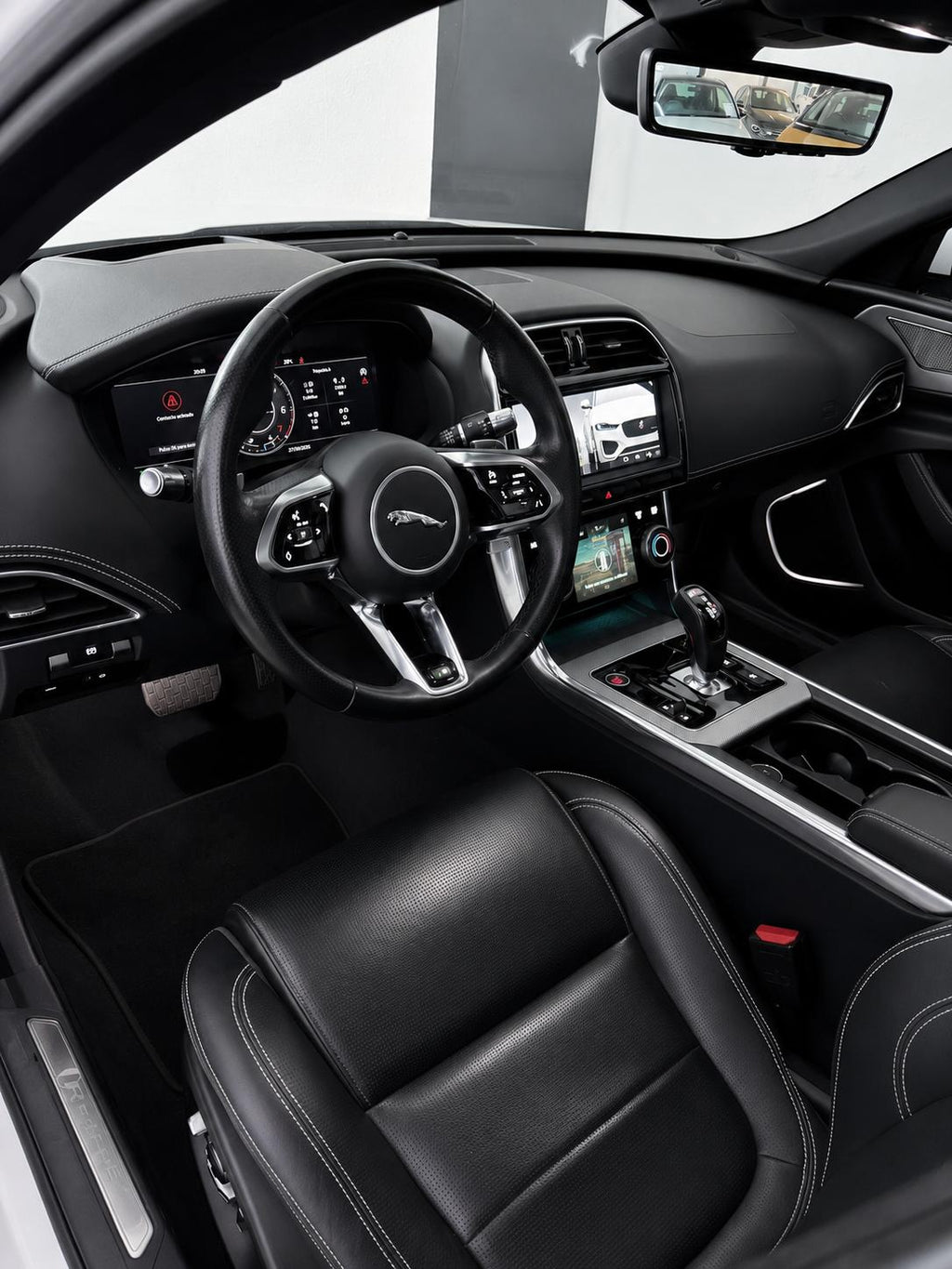 Jaguar XE P300
