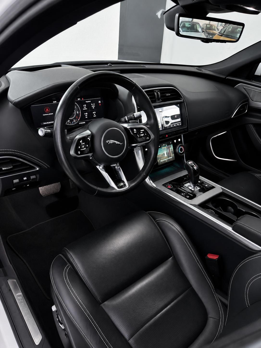 Jaguar XE P300