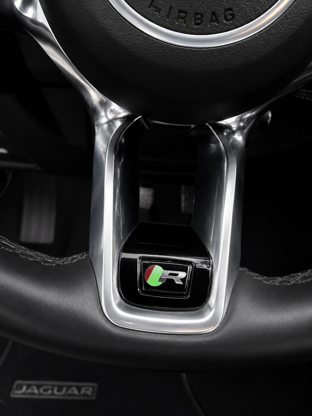 Jaguar XE P300