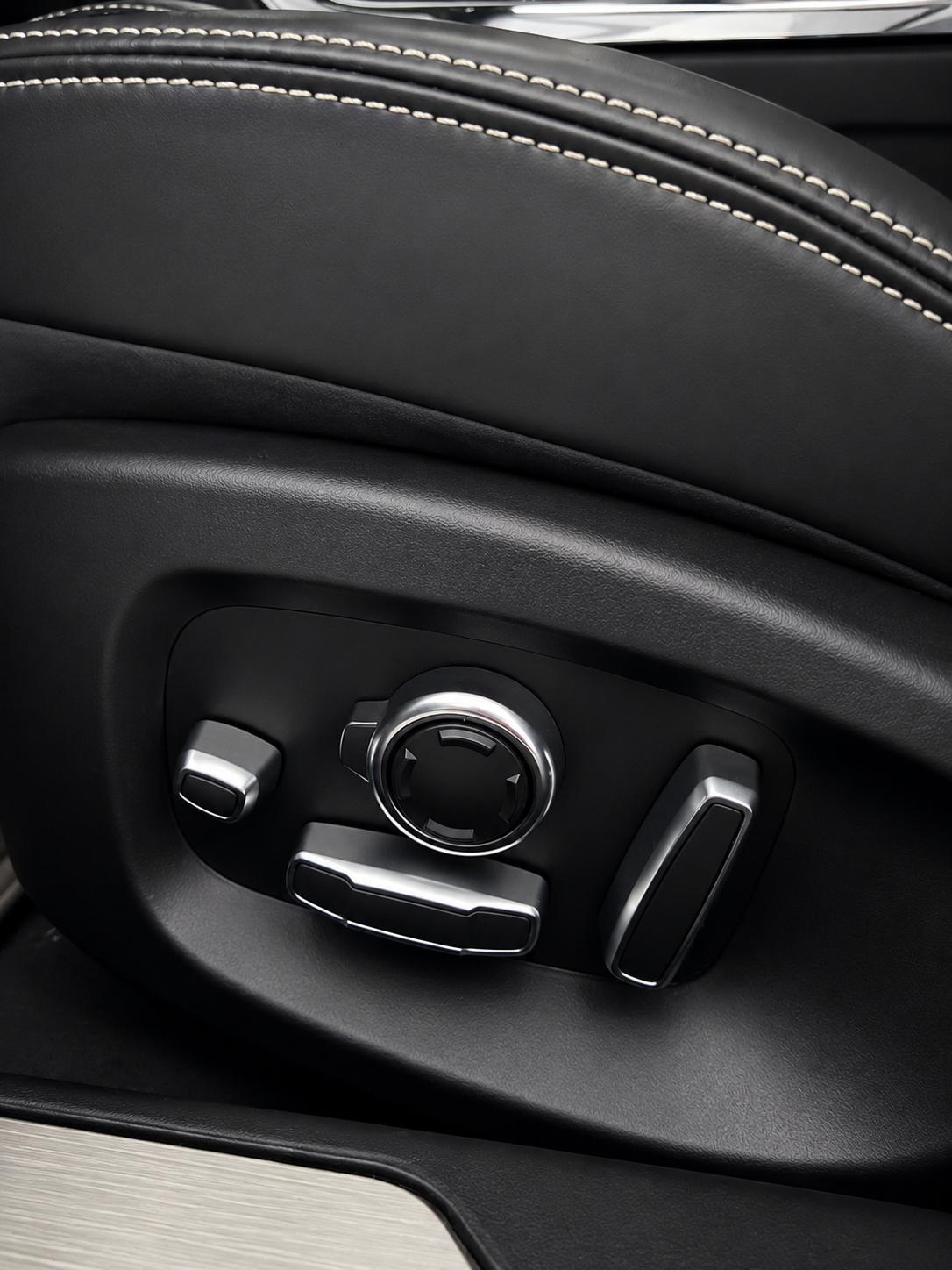 Jaguar XE P300